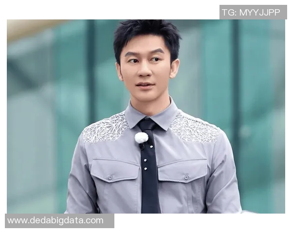 余嘉豪：从青涩少年到篮球场上的璀璨明星之路揭秘